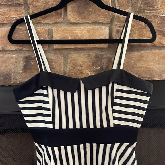NWT black & white striped midi dress. Size large - Picture 3 of 8